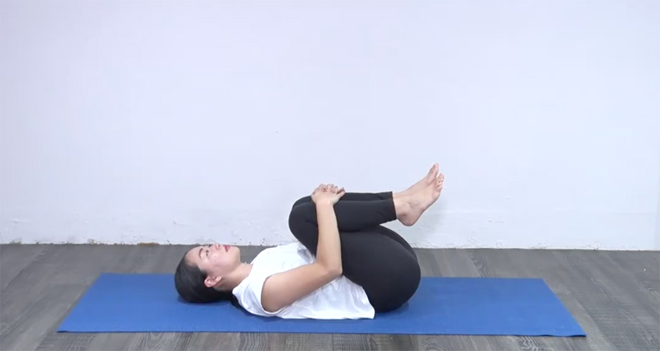 ヨガ 赤ちゃんのポーズ